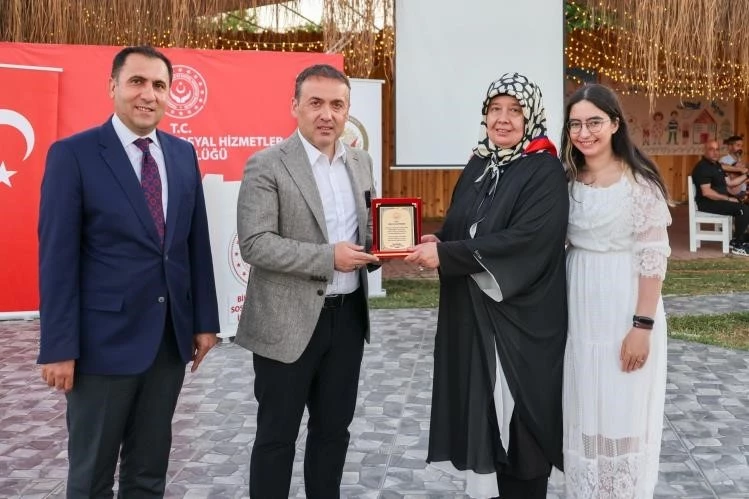 Vali Sözer’den koruyucu ailelerle bir araya geldi
