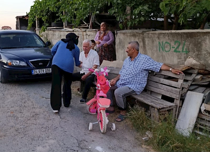 Unutulan gelenek canlandı: Kadın muhtar, mahalleliyi davul-zurnayla düğüne davet etti
