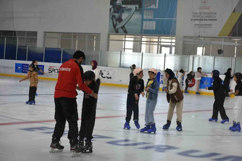 Erzurum GSİM’den Yaz Kur’an Kurslarına buz pateni eğitimi
