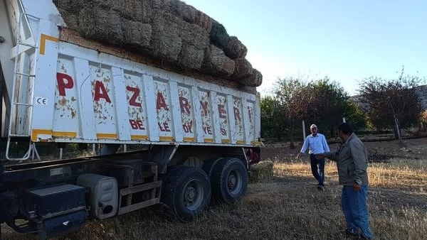 Kaşıkçılar Köyü’ne yem yardımı ulaştı
