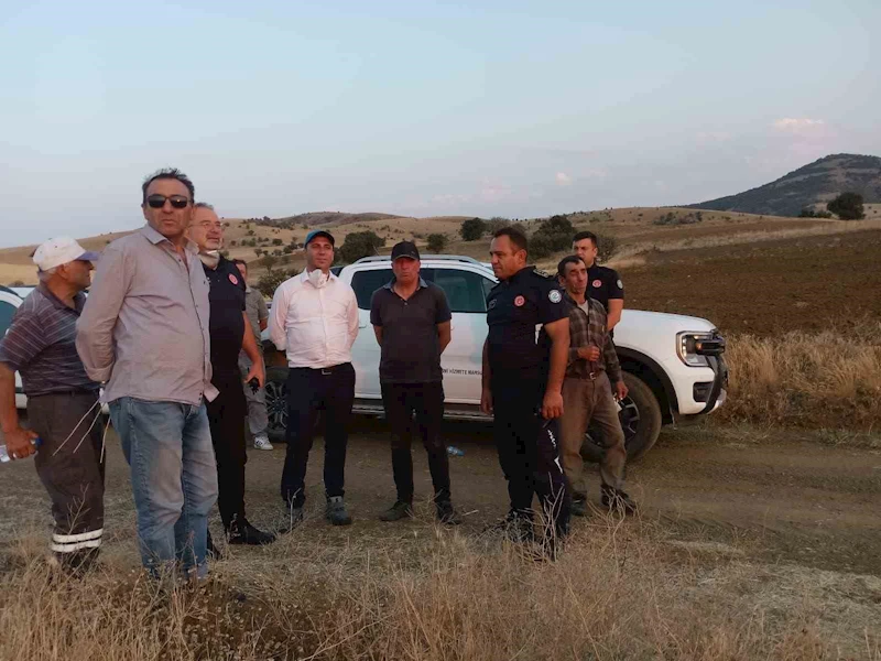 Tarla ve ormandan oluşan 2 bin dekarlık alanın kül olduğu yangın kontrol altına alındı
