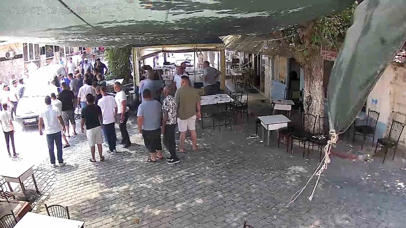 Kahvehanede otururken kalp krizi geçiren adam hayatını kaybetti
