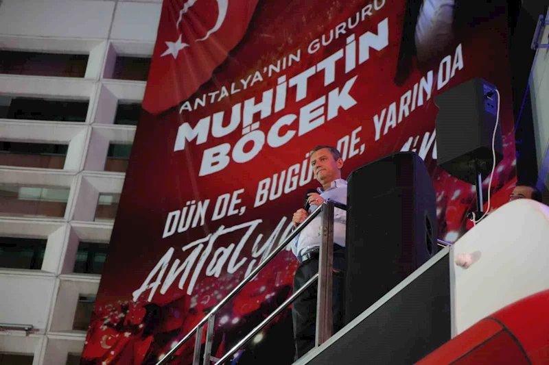 Özgür Özel’den Antalya’da miting
