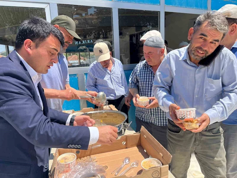 Özükavak beldesinde aşure ikramı yapıldı
