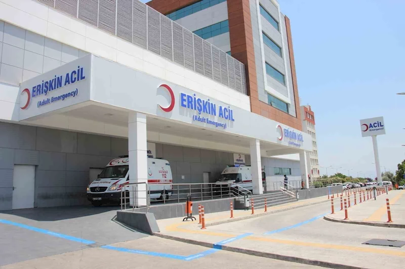 Kar maskeli şahıs çocuğu başından bıçakla ağır yaraladı
