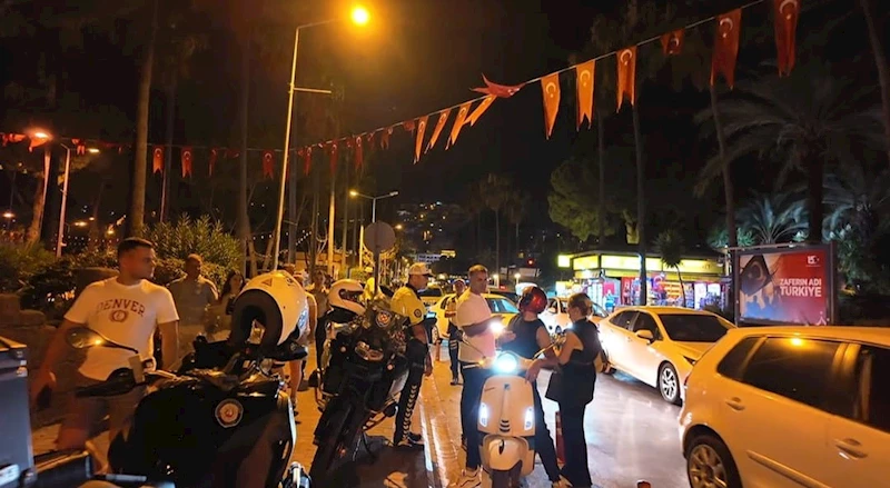 Alanya’da denetimlerde 2 bin 140 sürücü ve yolcuya cezai işlem uygulandı
