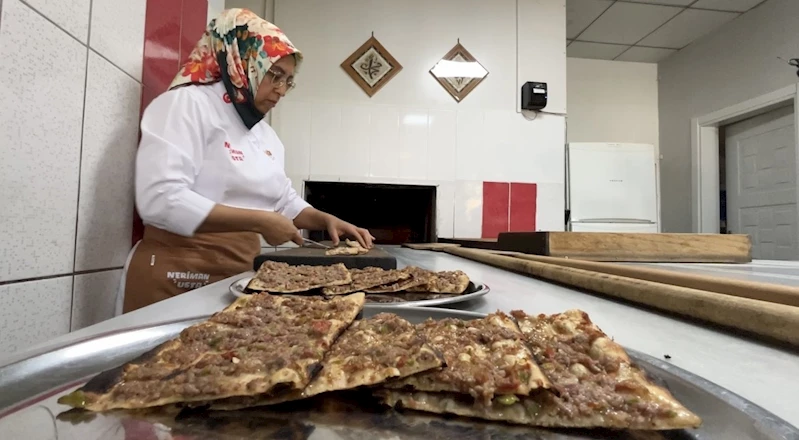Konya’da etli ekmek kadın ustanın elinde lezzet buluyor
