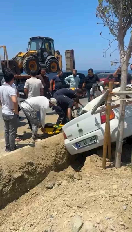 Arsuz’da orta refüje devrilen otomobilin sürücüsü yaralandı
