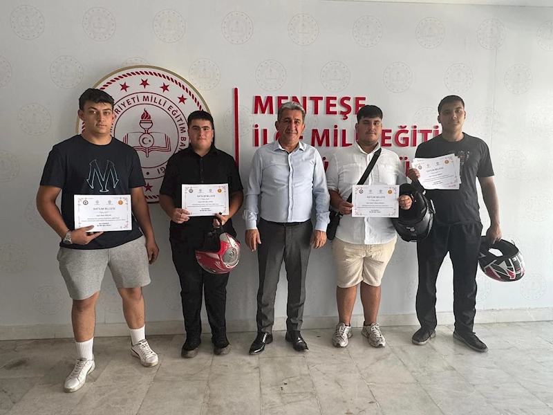Menteşe’de Kaskom projesinde öğrencilere belgeleri takdim edildi
