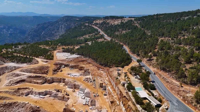 Gülnar’da 30 kilometrelik grup yolu yenileniyor
