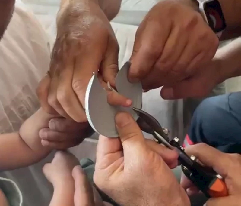 Batman’da çocuğun eline sıkışan cisim itfaiye tarafından çıkarıldı
