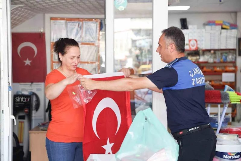 Canik kırmızı-beyaz: Caddeler Türk bayraklarıyla donatıldı
