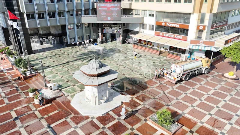 Nazilli meydanı temizilendi
