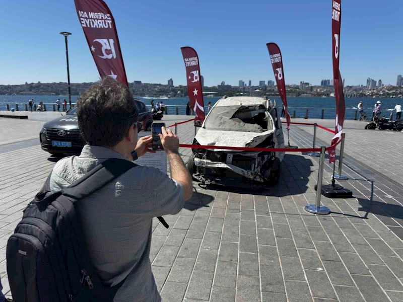 15 Temmuz’da tankın ezdiği otomobil Üsküdar’da sergileniyor
