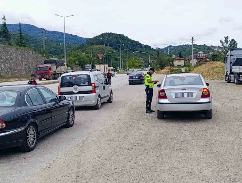 2 bin 44 araç sürücüsüne cezai işlem uygulandı
