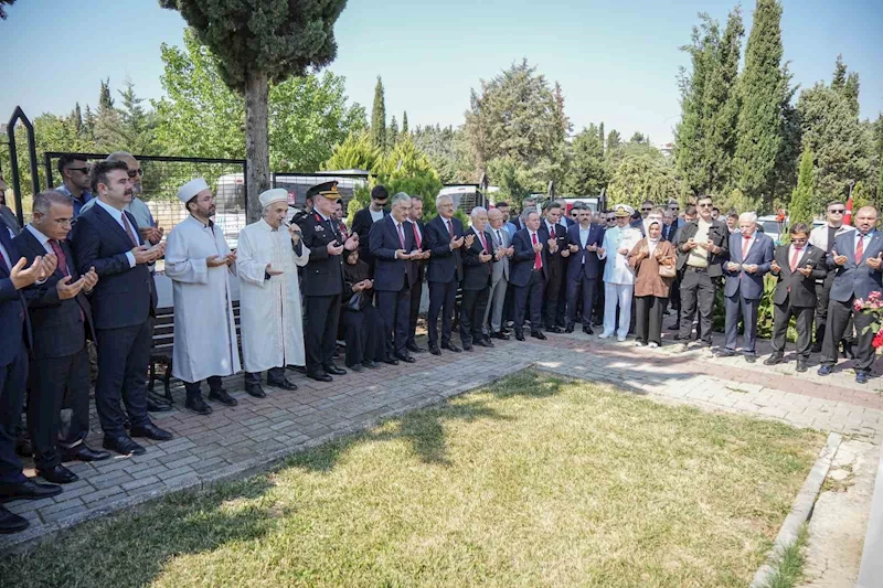 Bursa’da 15 Temmuz anma programları şehitlik ziyaretiyle başladı
