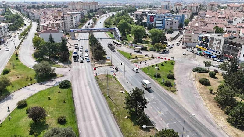 Tepebaşı kavşağı kapatıldı, kent içi toplu taşıma güzergâhları değişti
