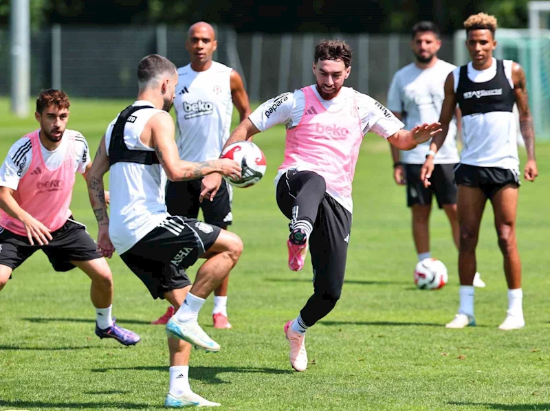Beşiktaş, günü iki antrenmanla tamamladı
