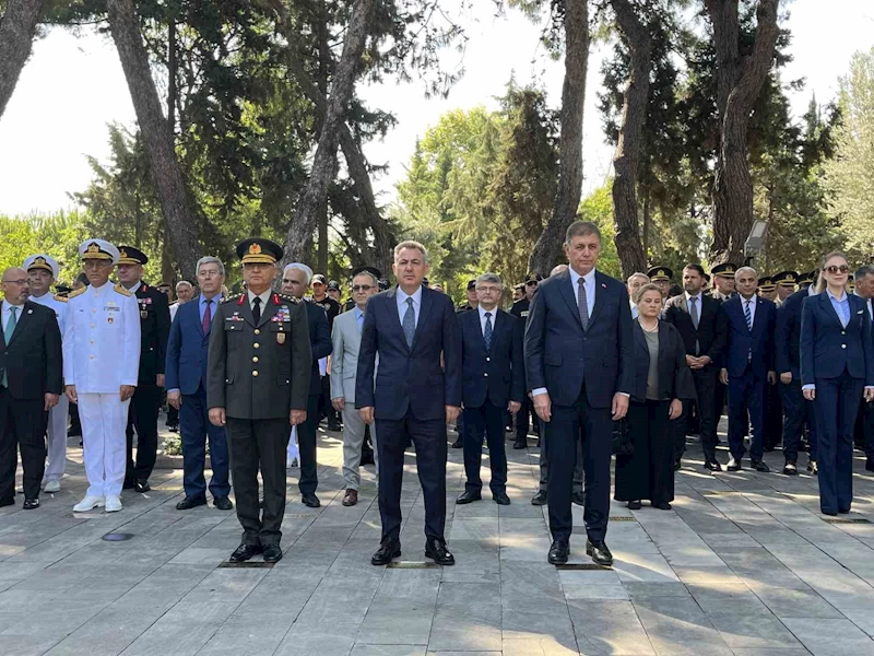 İzmir’de 15 Temmuz şehitleri dualarla anıldı
