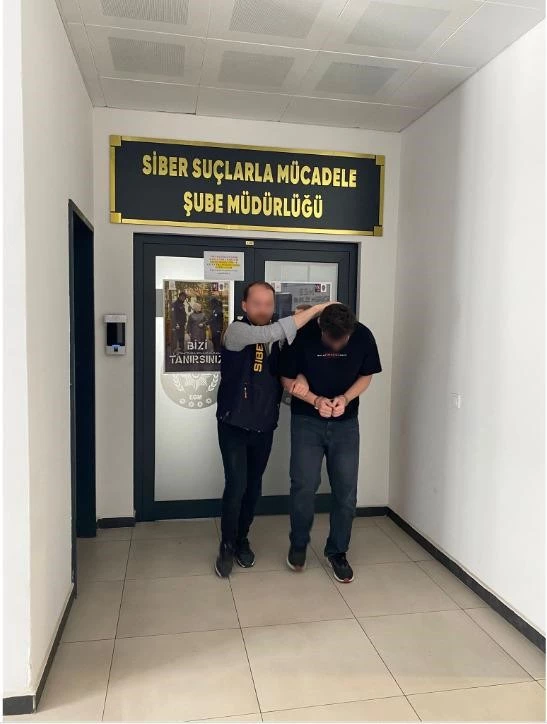 Kocaeli’de 115 yıl hapis cezasıyla aranan dolandırıcı yakalandı
