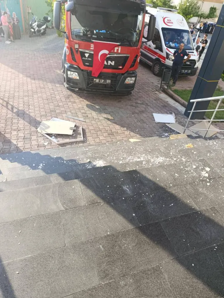 Dokuzuncu kattan düşen genç yaralandı