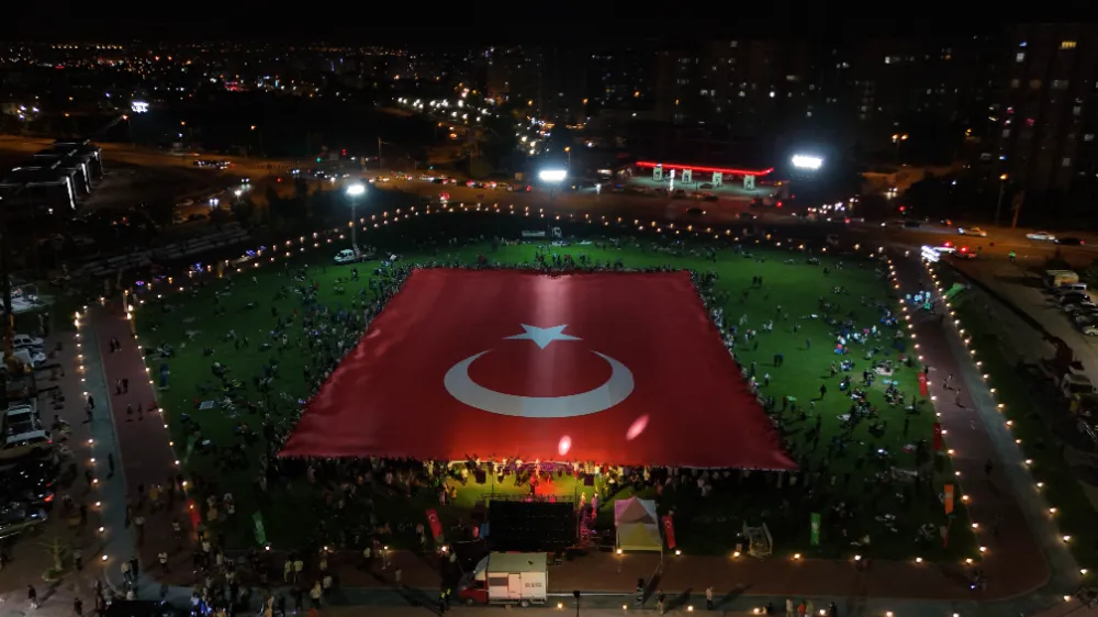 Dünyanın en büyük Türk bayrağı Kayseri’de yeniden açıldı