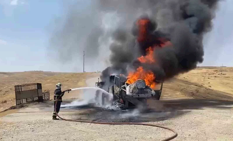 Batman’da petrol sahasında vinç alev alev yandı
