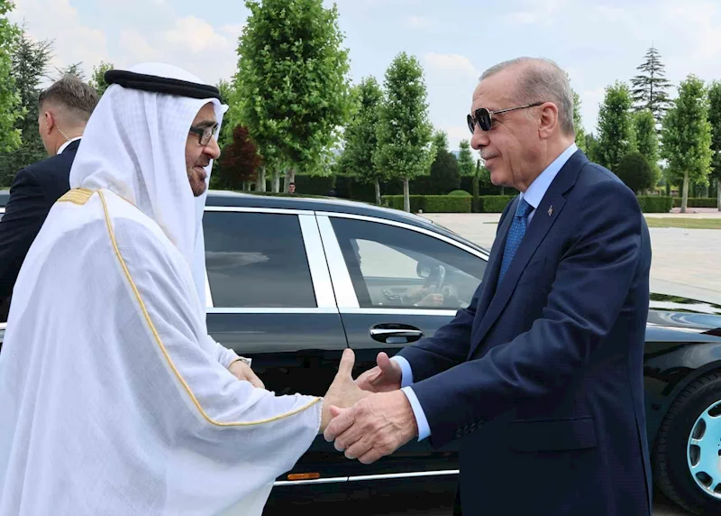 Cumhurbaşkanı Erdoğan, BAE Devlet Başkanı Al Nahyan’ı törenle karşıladı
