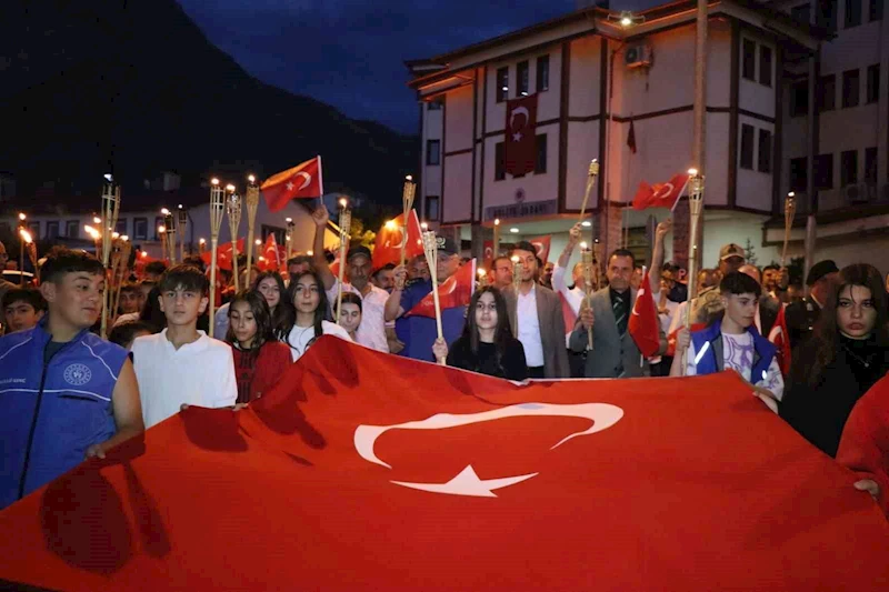 Oltu’da, Millî birlik ve beraberlik yürüyüşü düzenlendi
