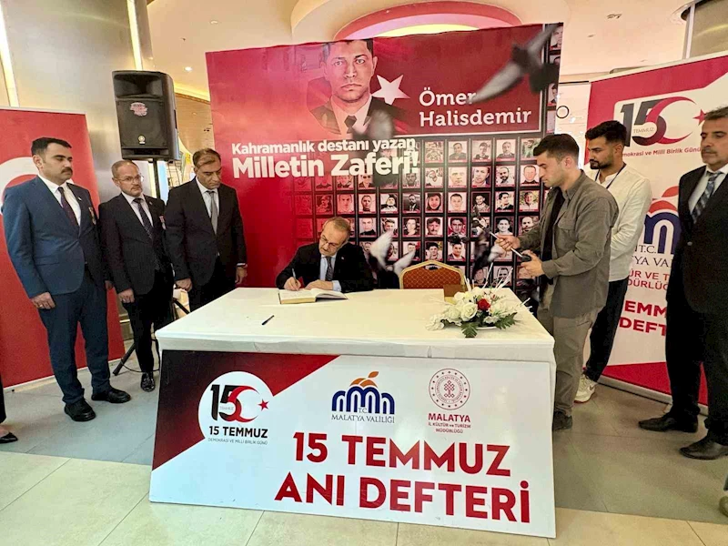 15 Temmuz Temalı Sergi ve Anı Defteri ilgi gördü
