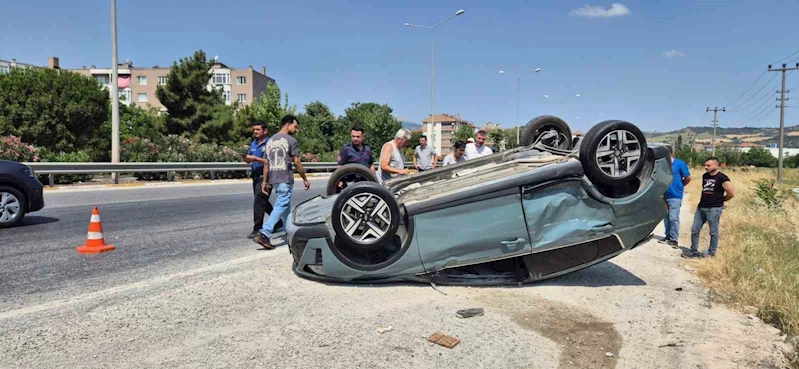 Susurluk’ta iki aracın çarpıştığı kazada 2 kişi yaralandı
