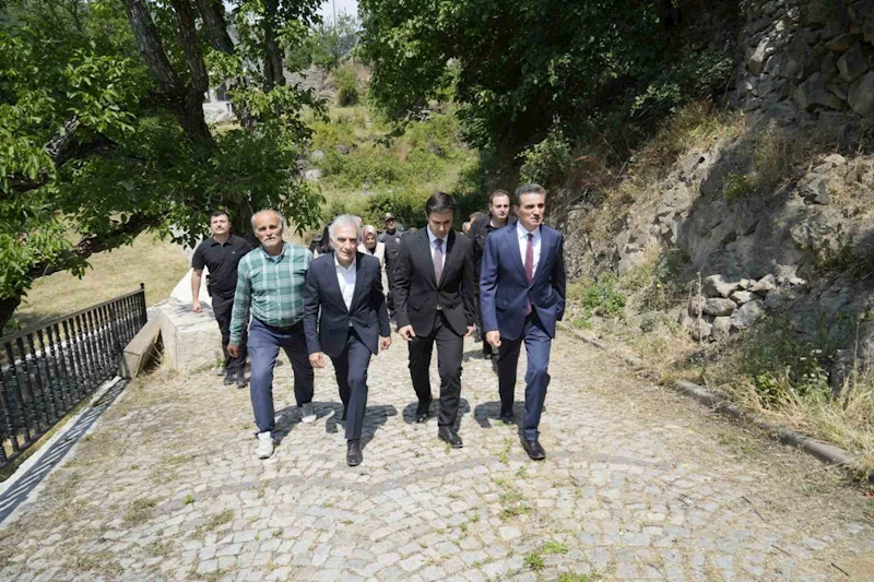 Şehit öğretmen Necmettin Yılmaz şehadetinin 8. yılında mezarı başında anıldı
