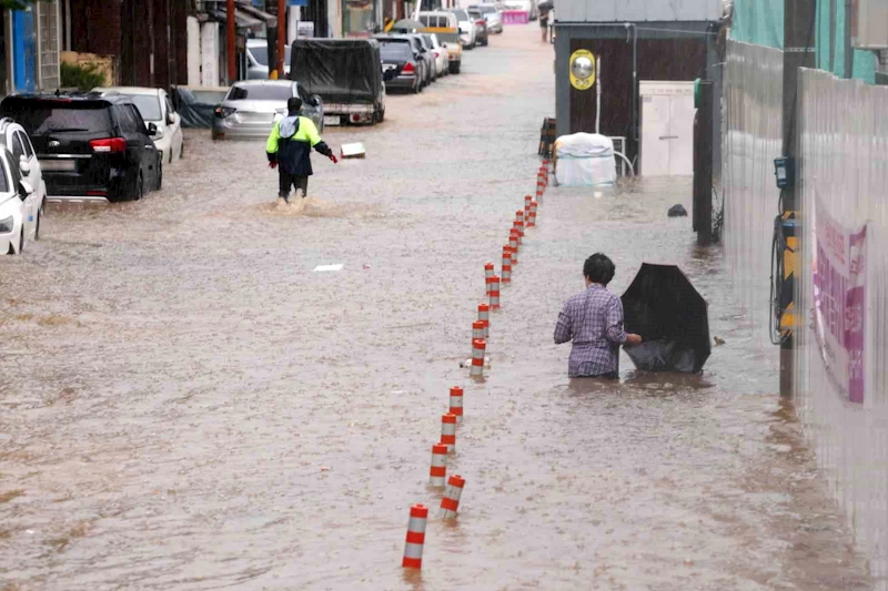 Güney Kore’de şiddetli yağış: 2 ölü, bin 700 kişi tahliye edildi

