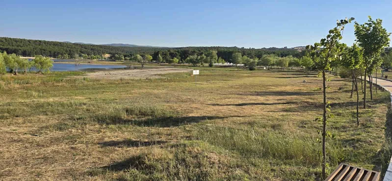 Pelitözü Gölet’ini kuraklık vurdu, sular 50 metre çekildi
