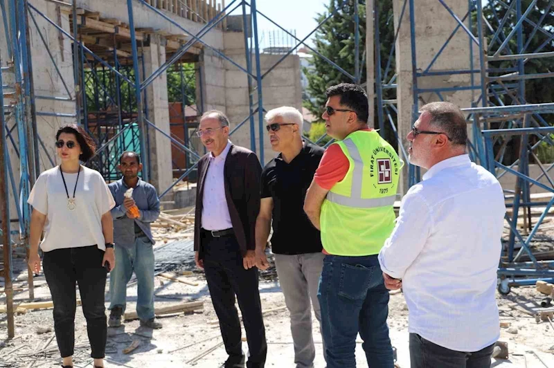 Rektör Göktaş, merkezi amfi inşaatında incelemelerde bulundu

