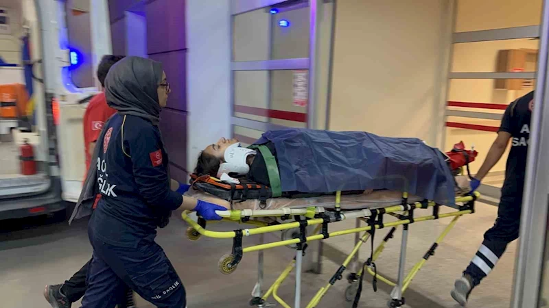 Motosiklet ile hafif ticari araç çarpıştı: 1 yaralı
