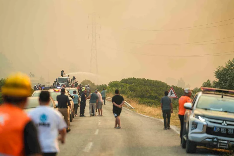 İzmir’de yangınla mücadele sürüyor
