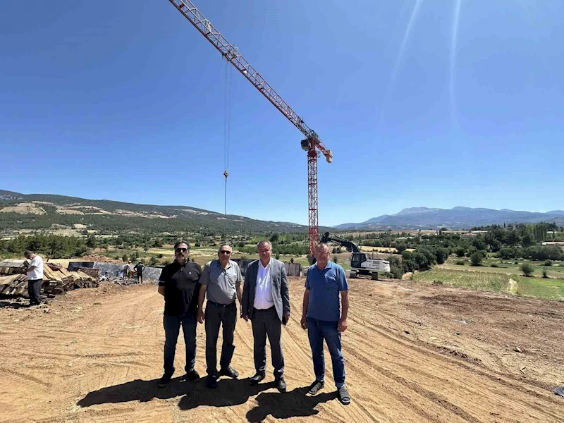 Başkan Pütün, yapımına başlanan Beyağaç toplu konutlarını inceledi
