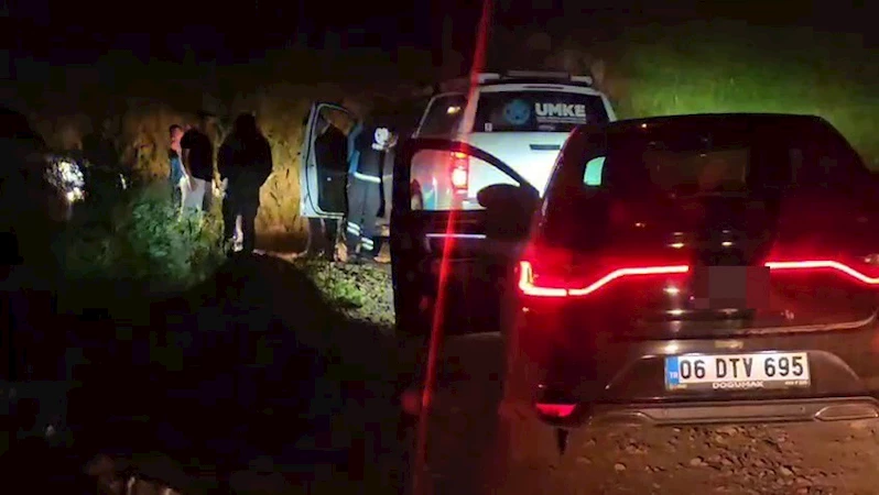 Düşen uçağın enkazını arama çalışmaları sürüyor
