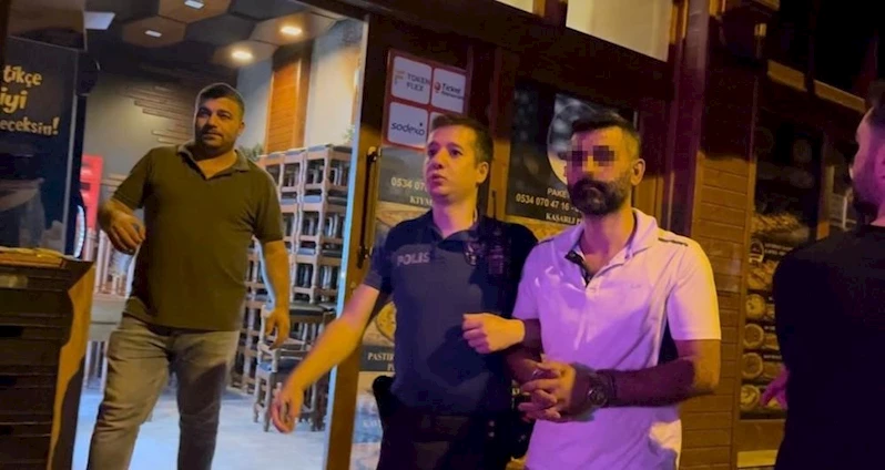 Polise bıçakla saldırdı, silahla böyle vuruldu
