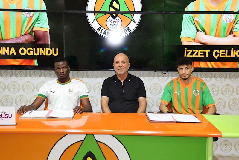 Alanyaspor’da çift imza
