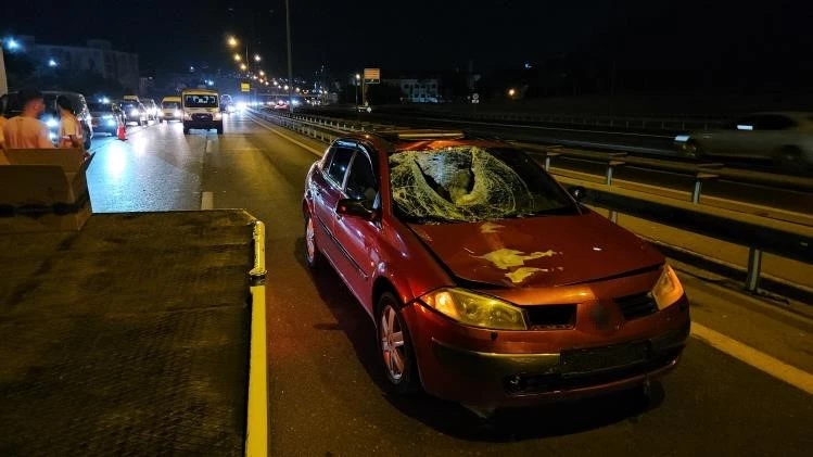 Otoyoldan karşıya geçmeye çalışırken otomobilin çarptığı adam hayatını kaybetti
