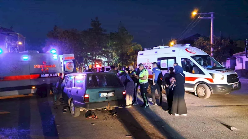 Karaman’da otomobil ile motosiklet çarpıştı: 2 yaralı
