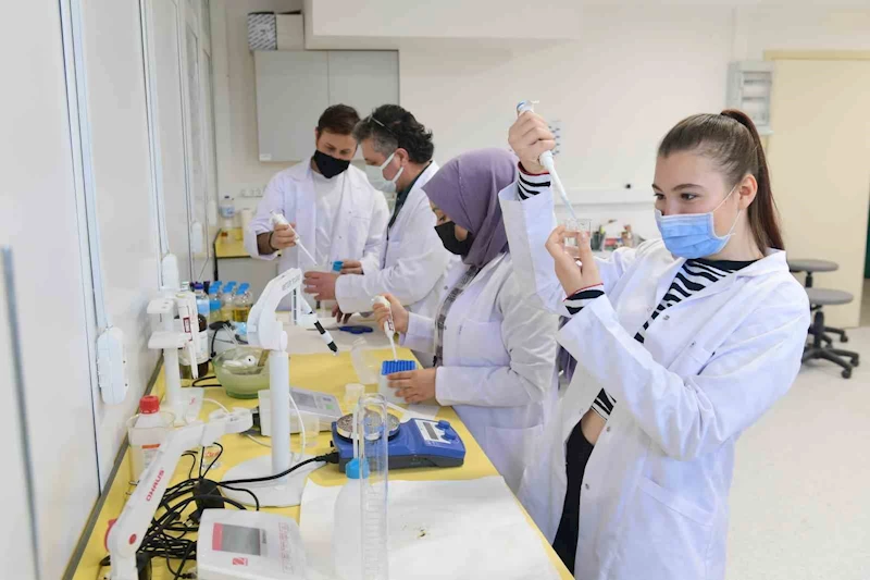 Anadolu Üniversitesi ara eleman değil, aranan mezunlar yetiştiriyor
