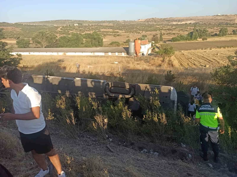 Balıkesir’de yolcu otobüsü devrildi: 1’i ağır 27 yaralı
