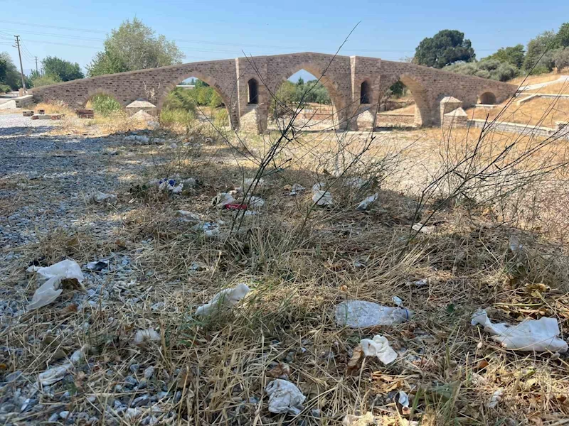Tarihi Yunan Köprüsü’ne çevre düzenlemesi istiyorlar
