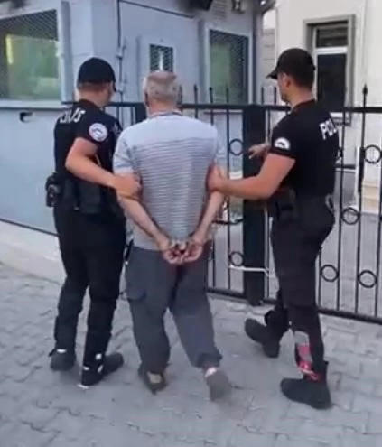 İzmir’de 25 yılla aranan hırsız yakalandı
