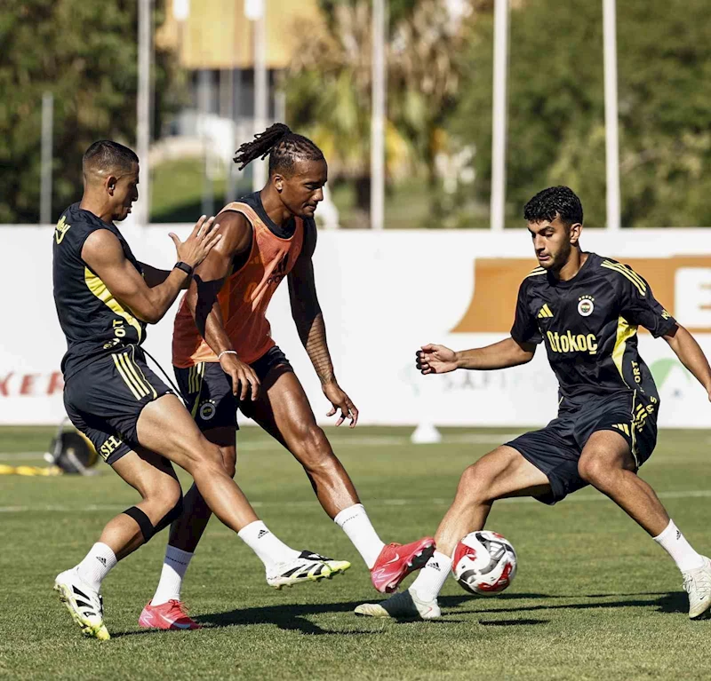Fenerbahçe, yeni sezon hazırlıklarına devam etti
