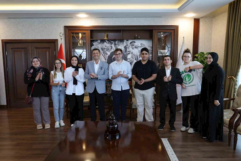 Şampiyonlardan Çekmeköy Belediye Başkanı’na ziyaret
