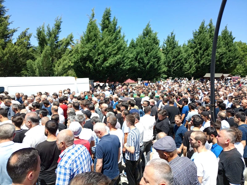 Gölde boğulan genç, gözyaşlarıyla son yolculuğuna uğurlandı
